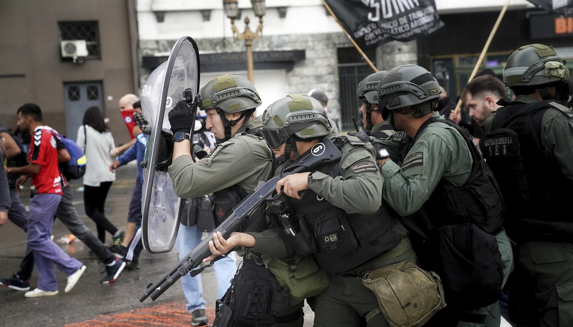 Protesta jubilados en Argentina represión - 5